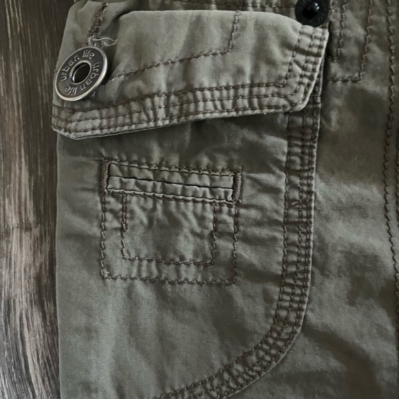 URBAN LIFE Tan/Beige Longer Length Cargo Shorts Size is 3/4 - Picture 5 of 7